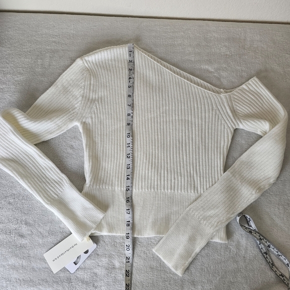 Commense Ribbed One-Shoulder Sweater Top White Size Large Trendy Minimalist - Picture 9 of 10